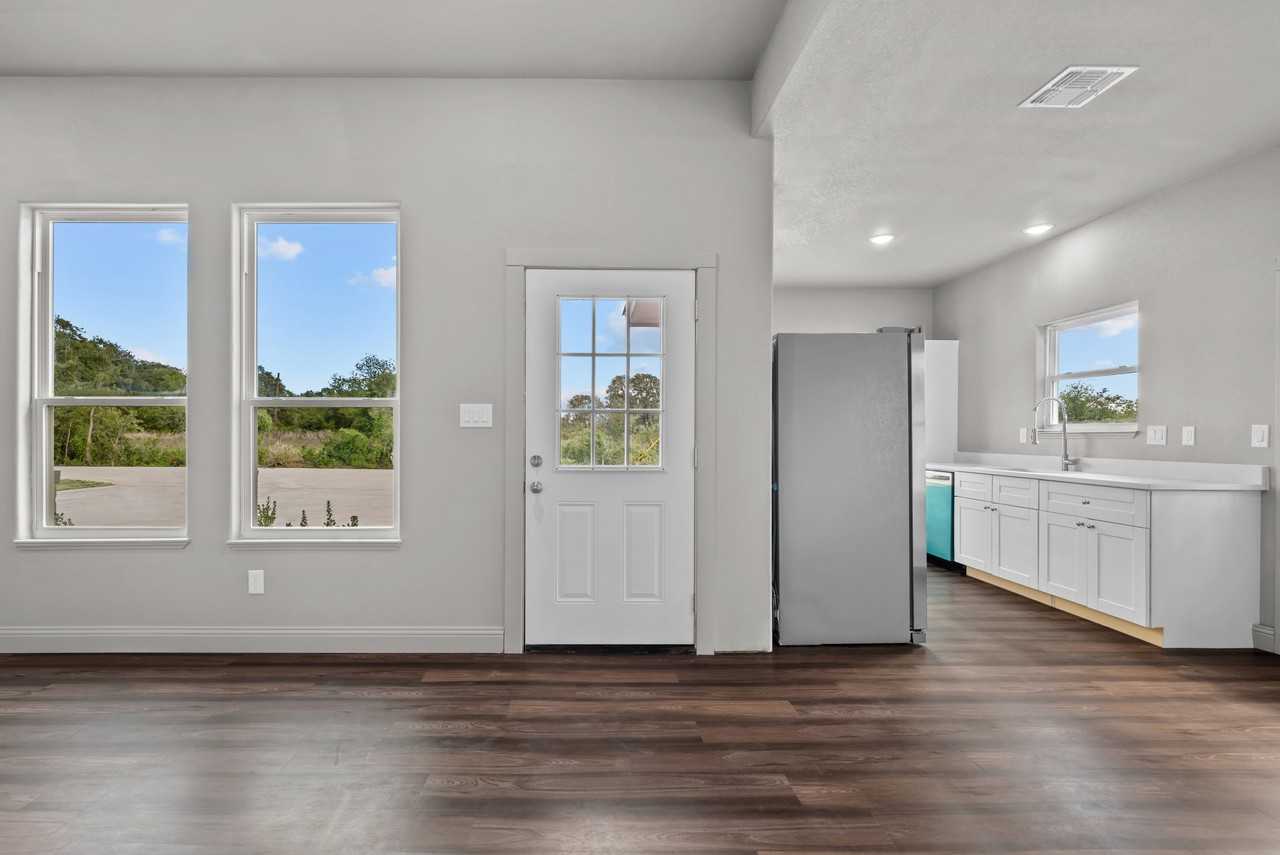 811 Tolar Hwy #121 - Photo 4 of 7