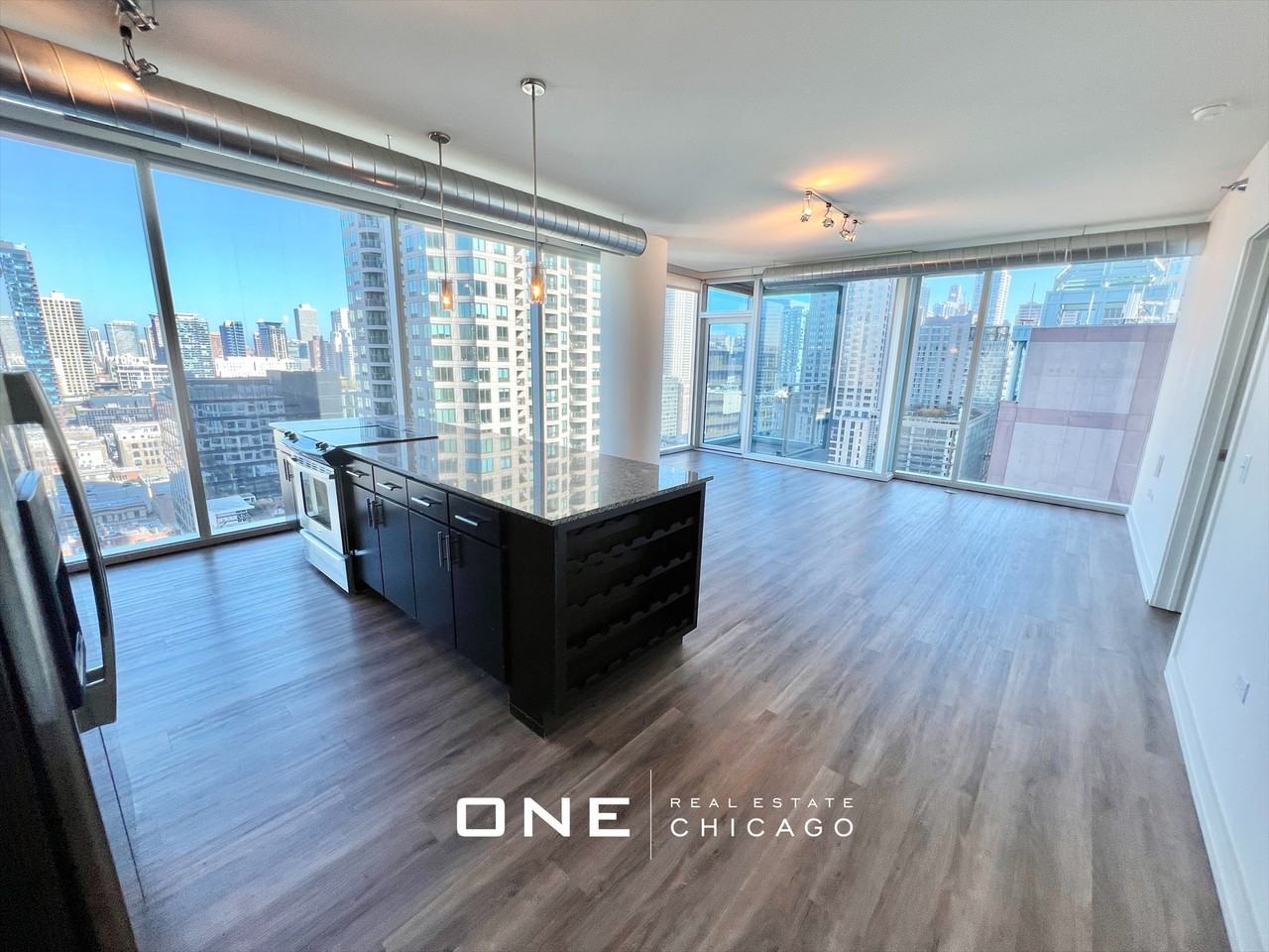 150 W Kinzie St - Photo 2 of 11