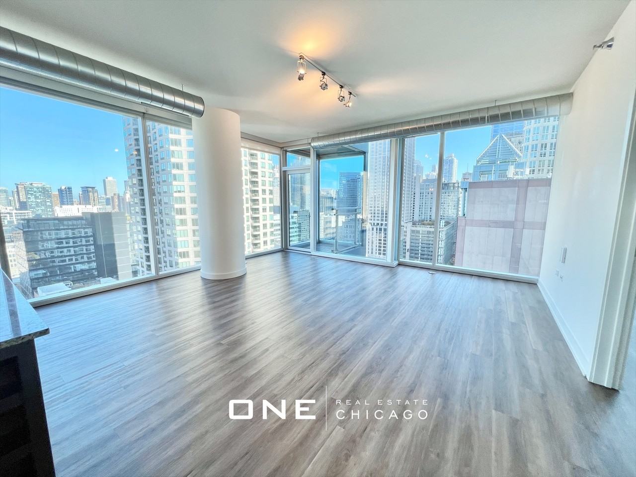 150 W Kinzie St - Photo 3 of 11