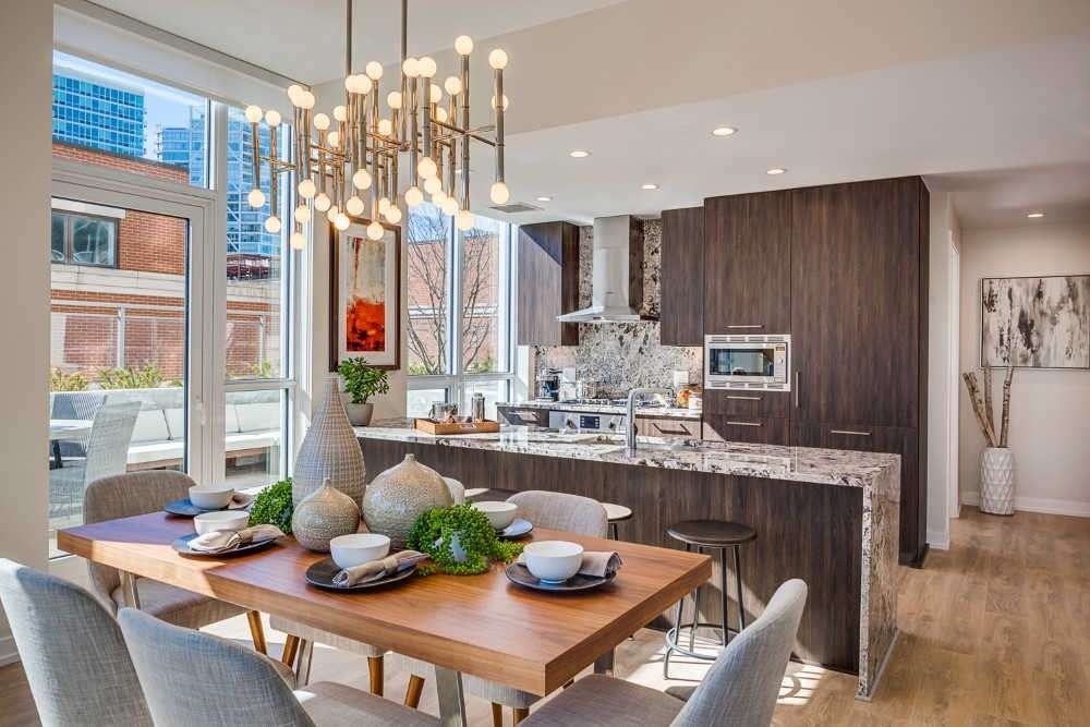 741 N Hudson Ave - Photo 2 of 15