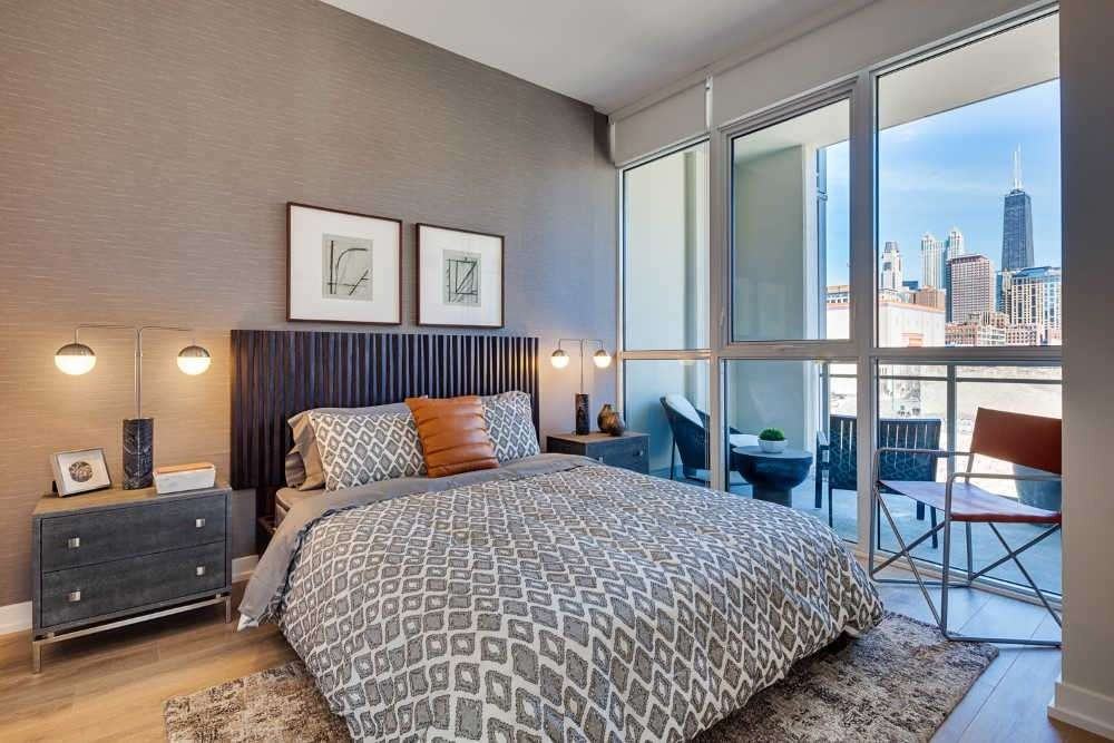 741 N Hudson Ave - Photo 3 of 15