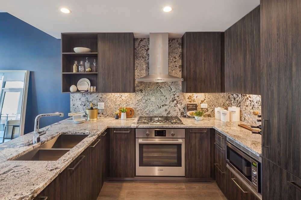 741 N Hudson Ave - Photo 2 of 15