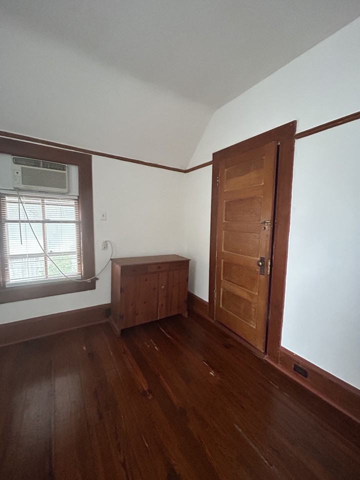 618 Northeast 2nd Street #W - Photo 3 of 11