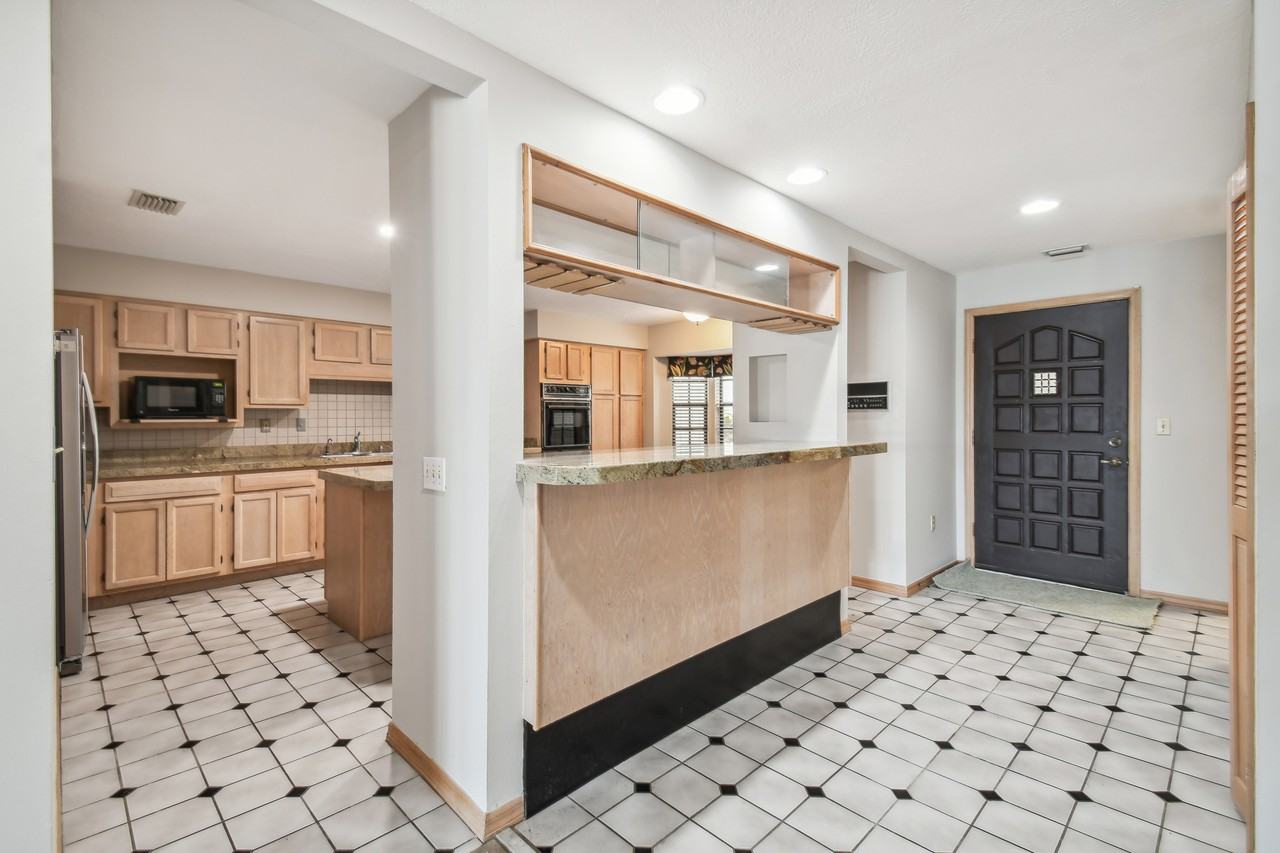 2590 Sykes Creek Dr - Photo 6 of 44