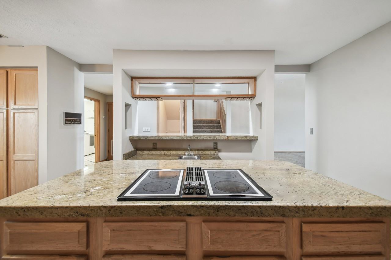 2590 Sykes Creek Dr - Photo 7 of 44