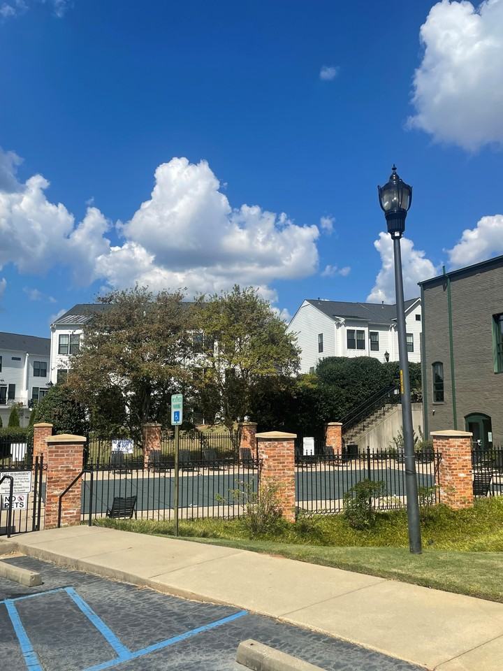 400 Mills Ave - Photo 5 of 31