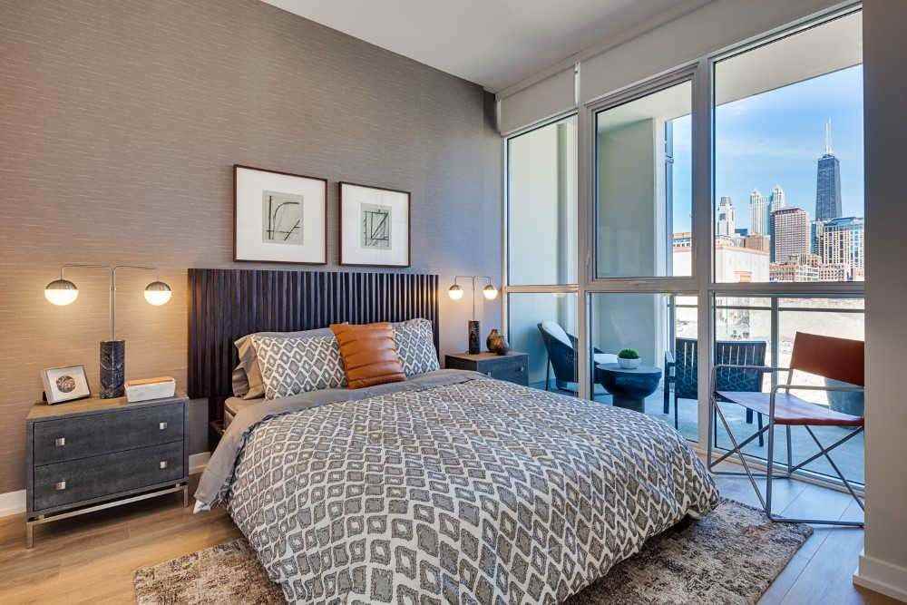 741 N Hudson Ave - Photo 3 of 13