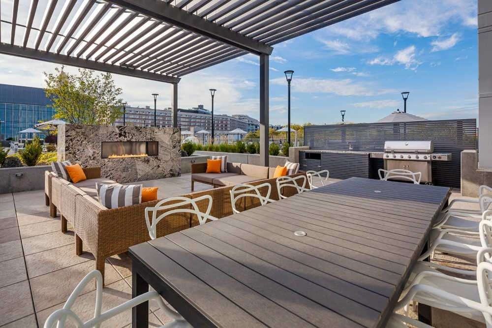 741 N Hudson Ave - Photo 5 of 13