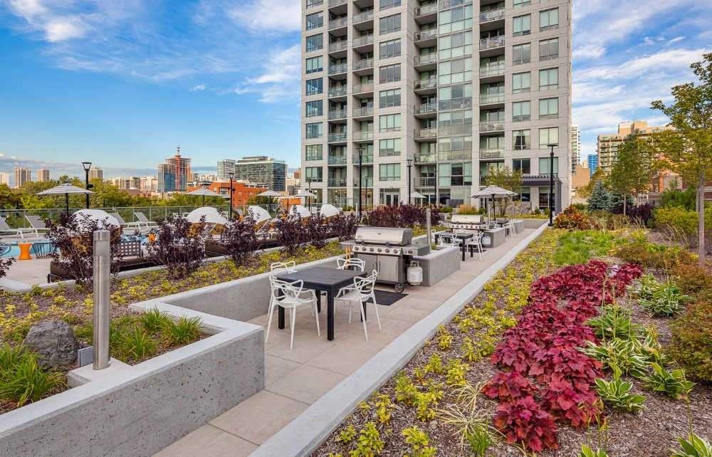 741 N Hudson Ave - Photo 6 of 13