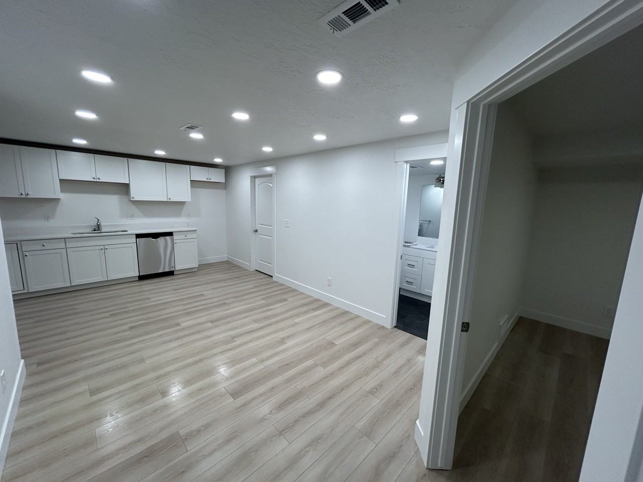 N 4040 W - Photo 2 of 18