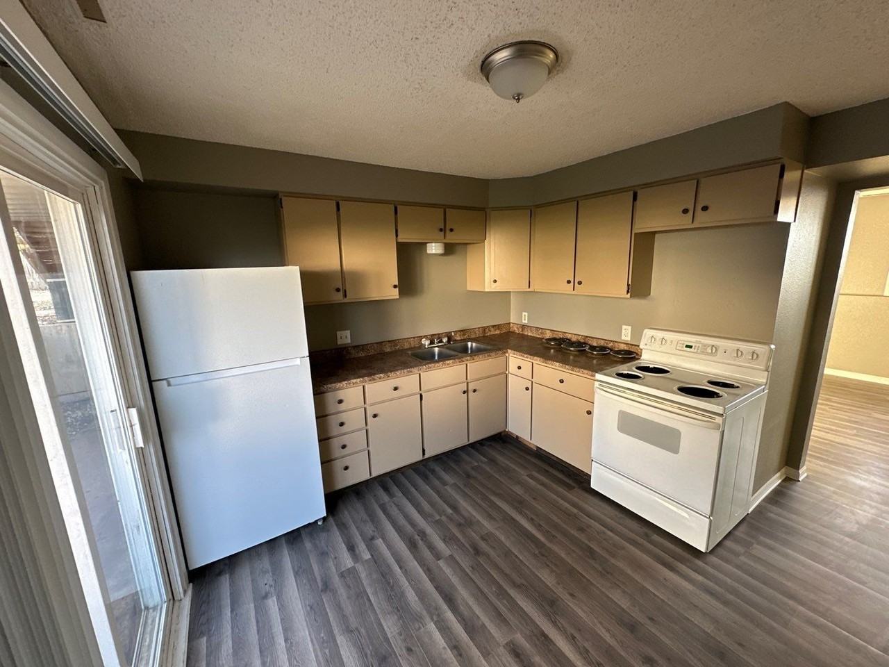 733 1st Ave Sw #733-3 - Photo 3 of 6