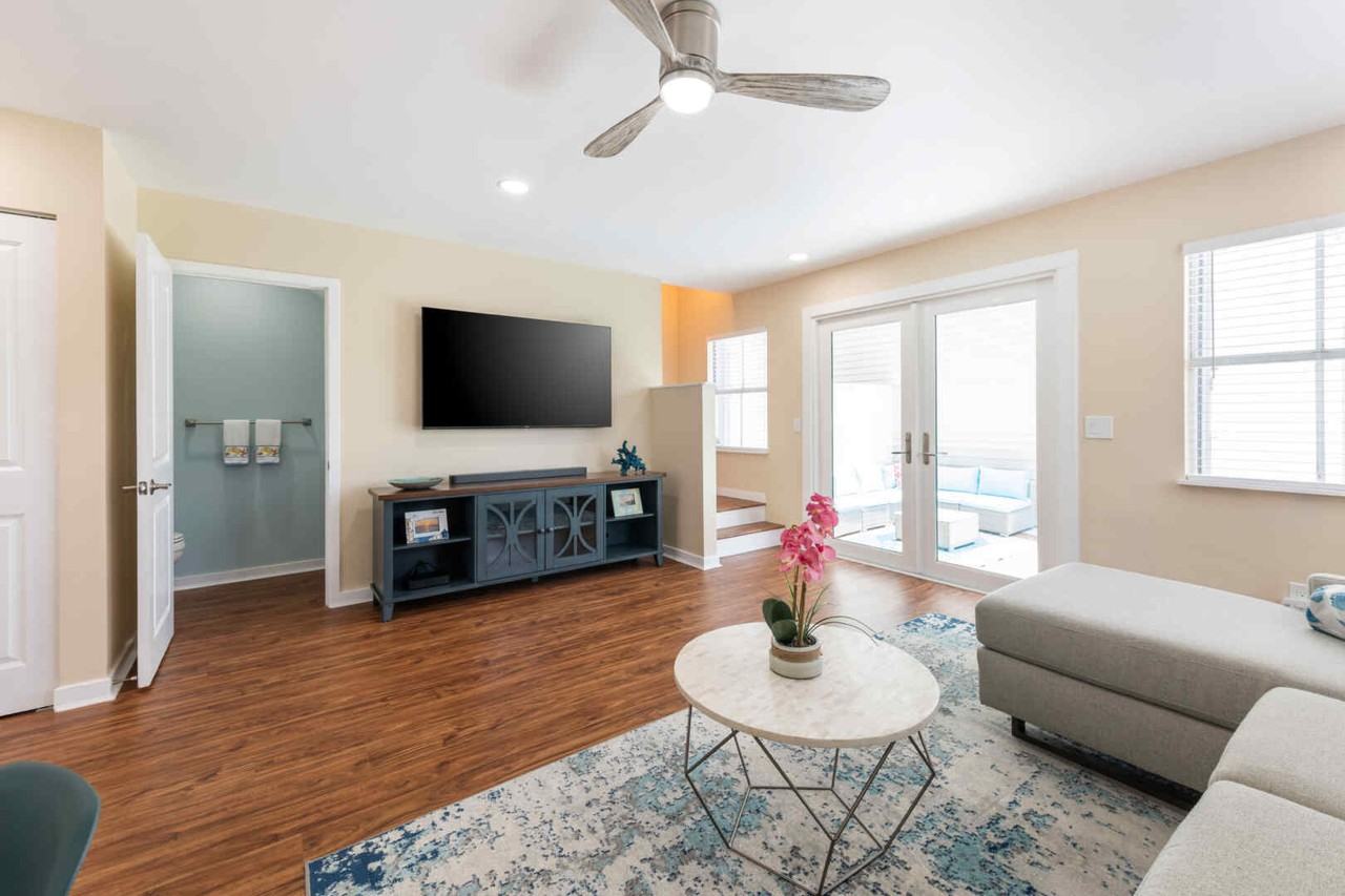 1075 Duval St #R12 - Photo 6 of 34