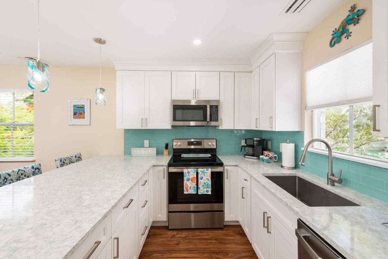 1075 Duval St #R12 - Photo 5 of 34