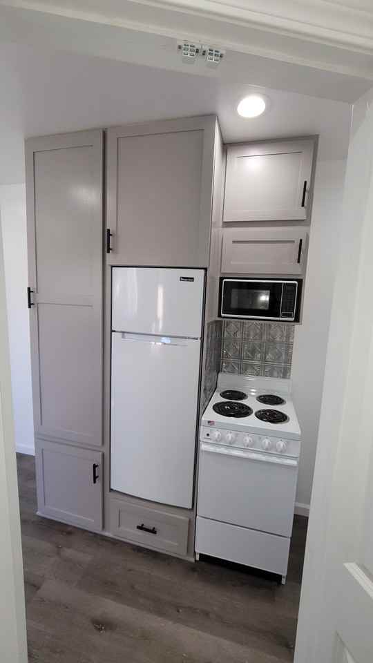 701 W 42nd St - Photo 2 of 15