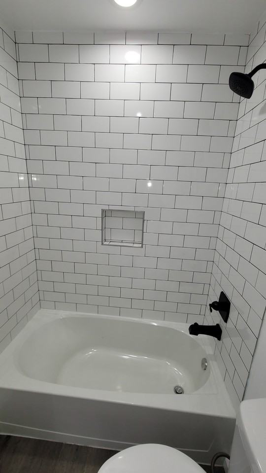 701 W 42nd St - Photo 4 of 15