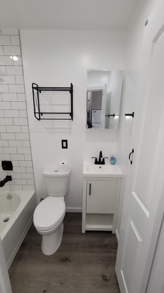 701 W 42nd St - Photo 5 of 15