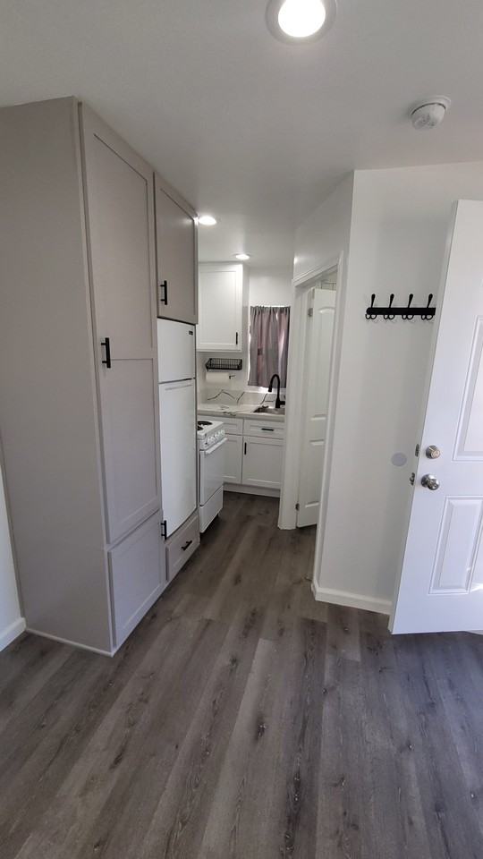 701 W 42nd St - Photo 6 of 15