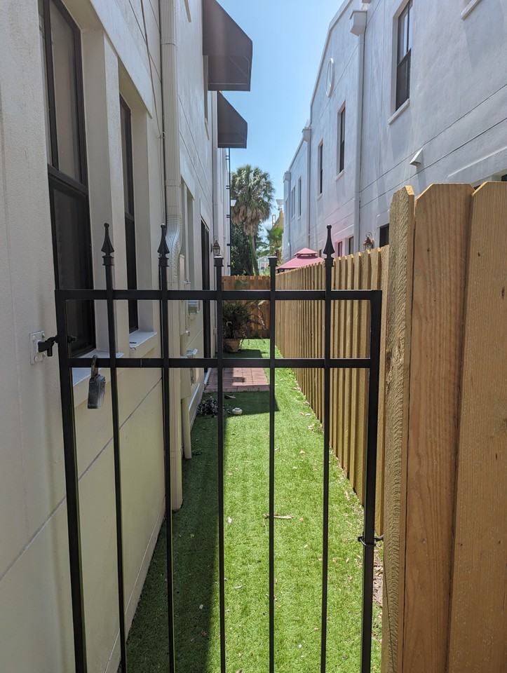 113 S Packwood Ave #A - Photo 2 of 20