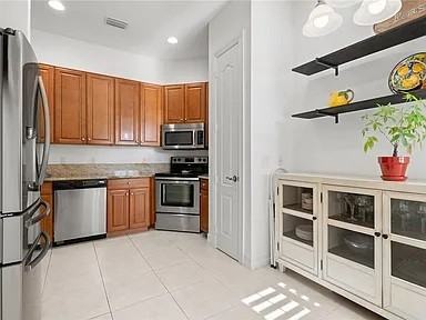 1945 Bridgepointe Cir #68 - Photo 5 of 21