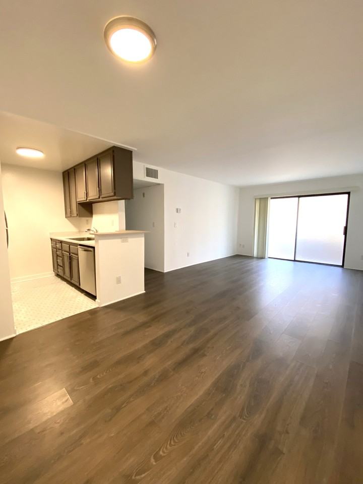 465 Oak St #106 - Photo 2 of 10
