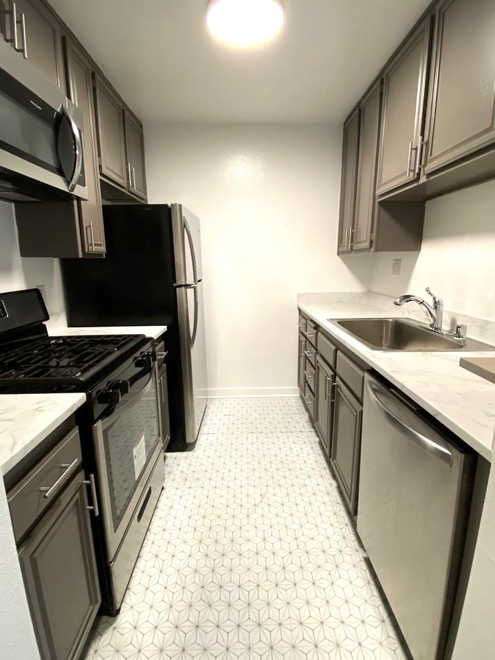 465 Oak St #106 - Photo 3 of 10