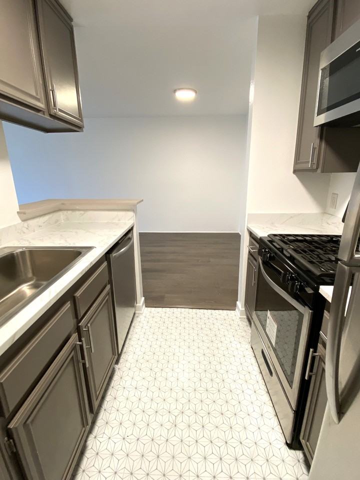 465 Oak St #106 - Photo 4 of 10