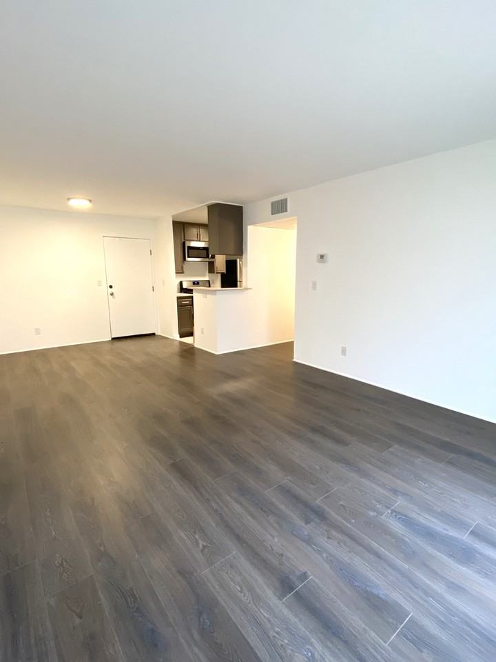 465 Oak St #106 - Photo 5 of 10