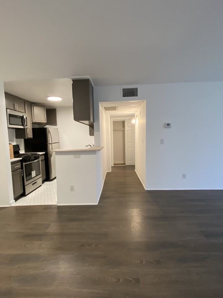 465 Oak St #106 - Photo 6 of 10