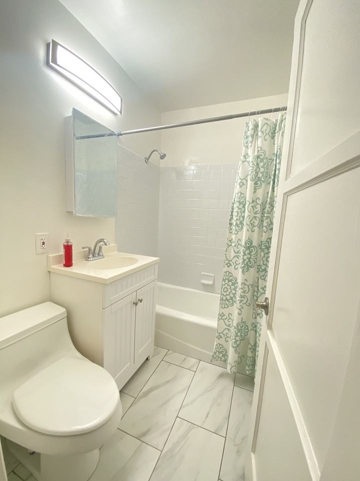 11145 Crestbrook St #4 - Photo 3 of 7