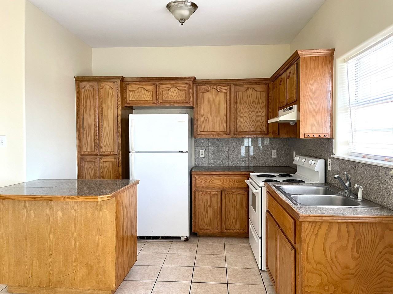 1418 Nassau St #1 - Photo 2 of 12