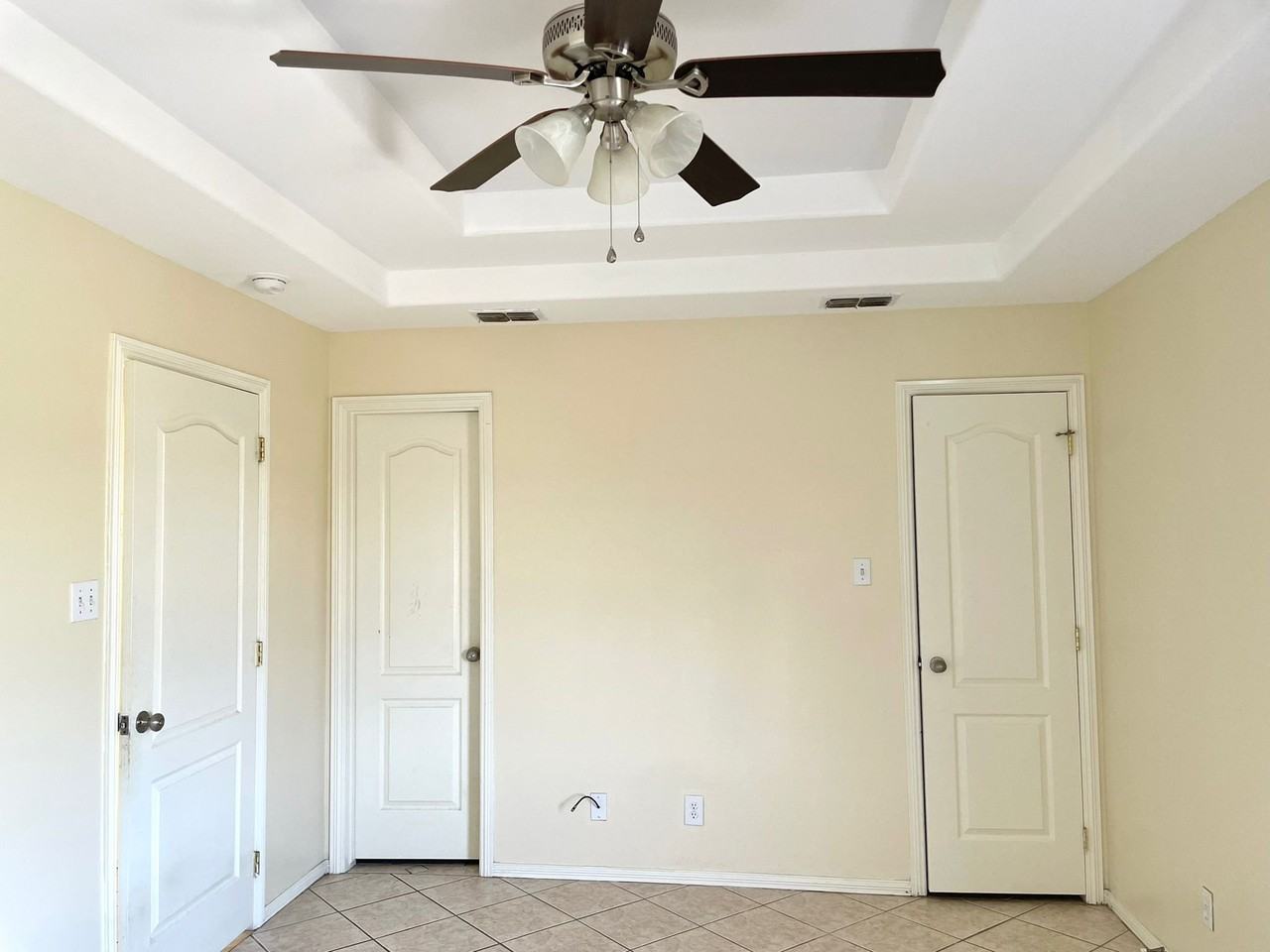 1418 Nassau St #1 - Photo 3 of 12