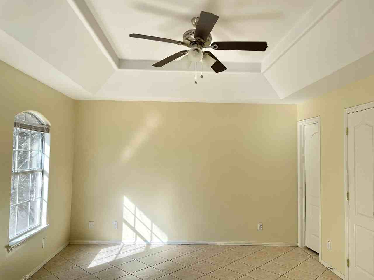 1418 Nassau St #1 - Photo 5 of 12