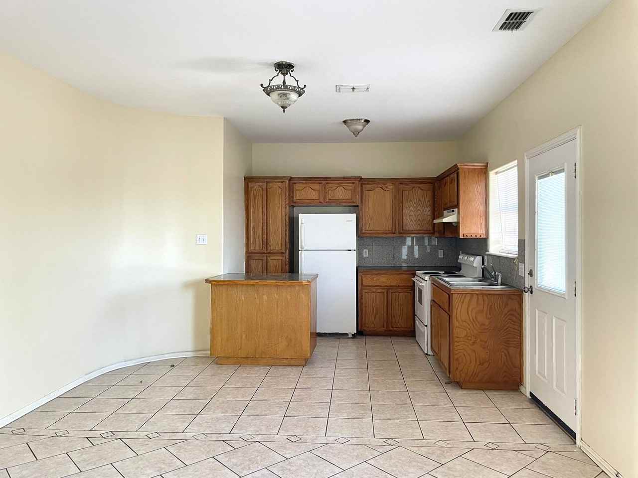 1418 Nassau St #1 - Photo 7 of 12