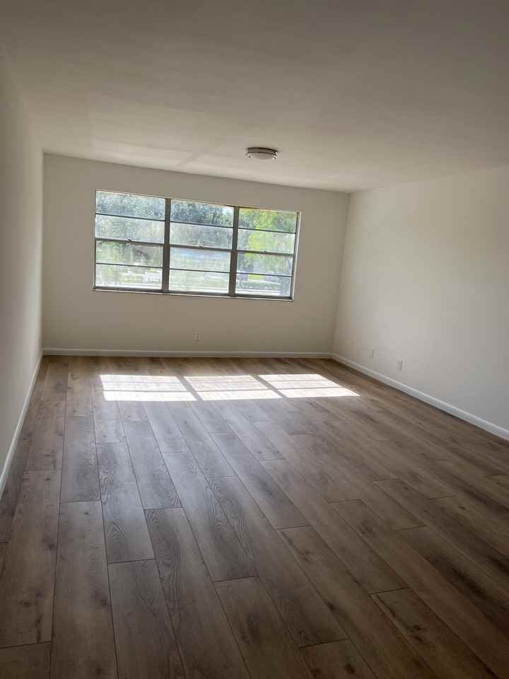 3050 Coral Springs Dr #3 - Photo 3 of 3