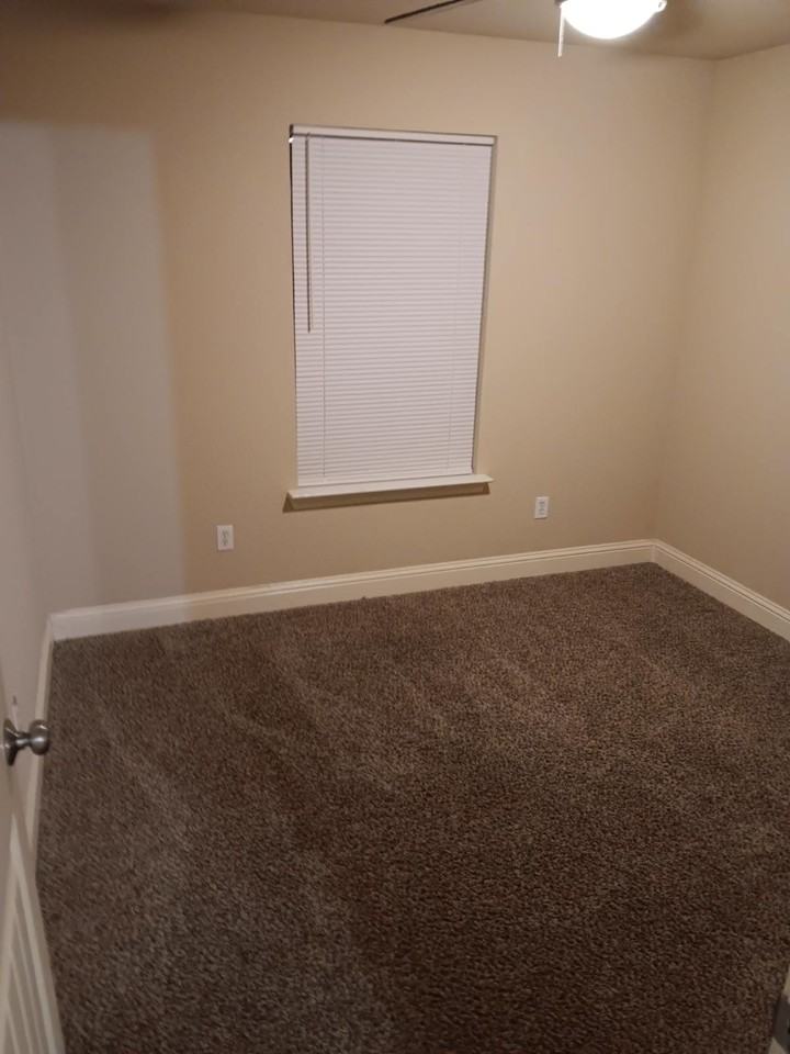 432 Hart St #NA - Photo 2 of 8