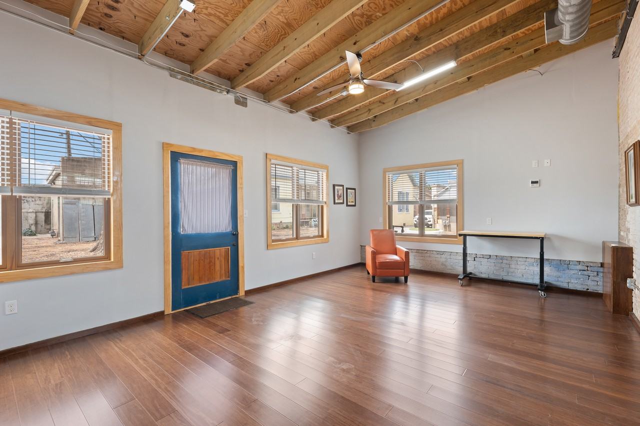 1500 E Madison St #1512 - Photo 2 of 11