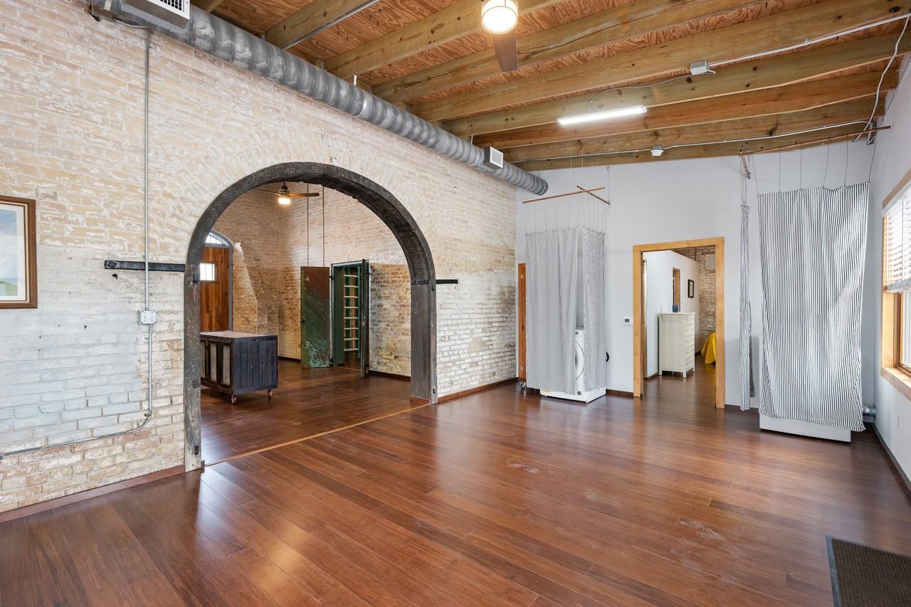 1500 E Madison St #1512 - Photo 3 of 11