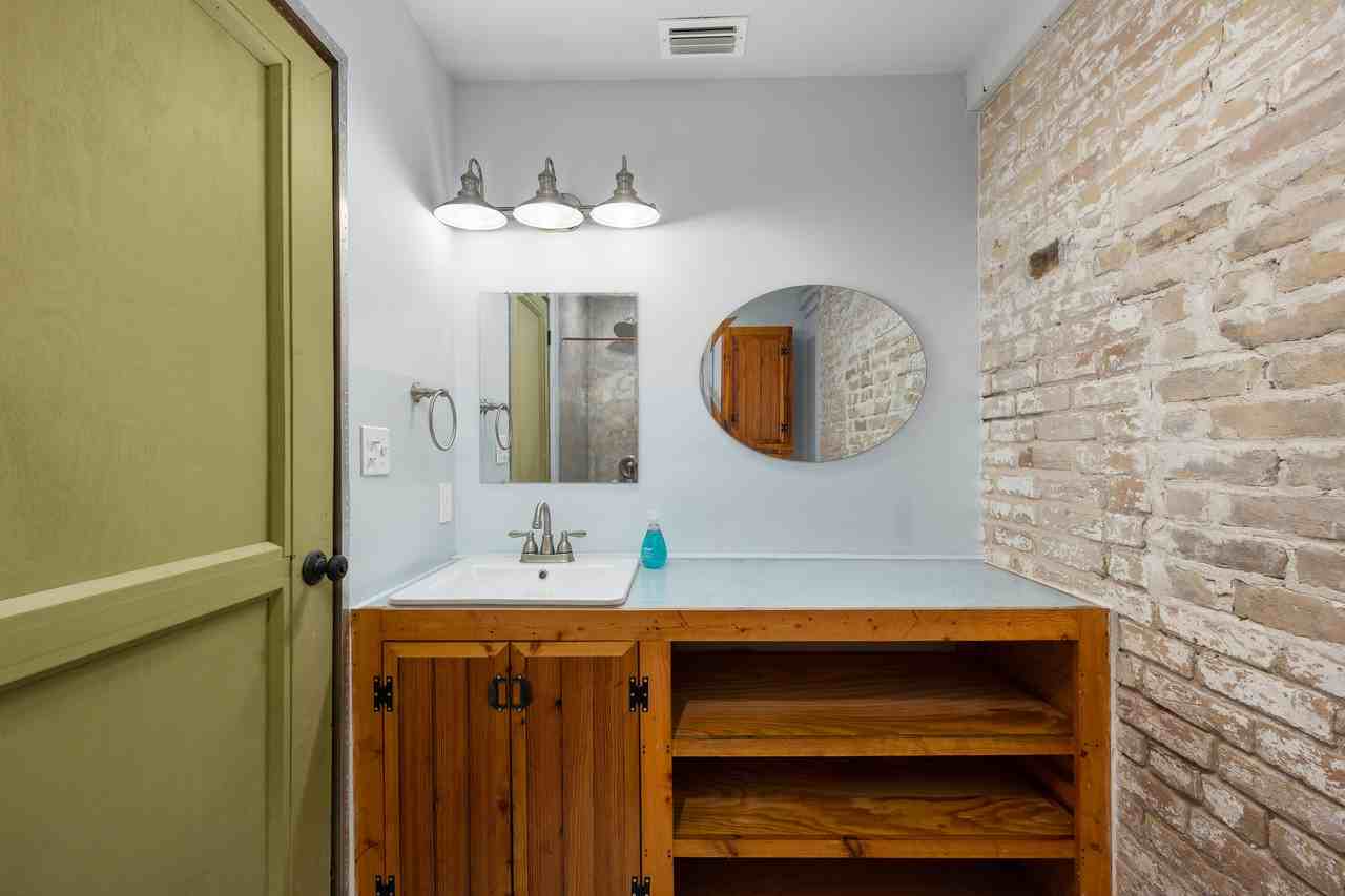 1500 E Madison St #1512 - Photo 6 of 11