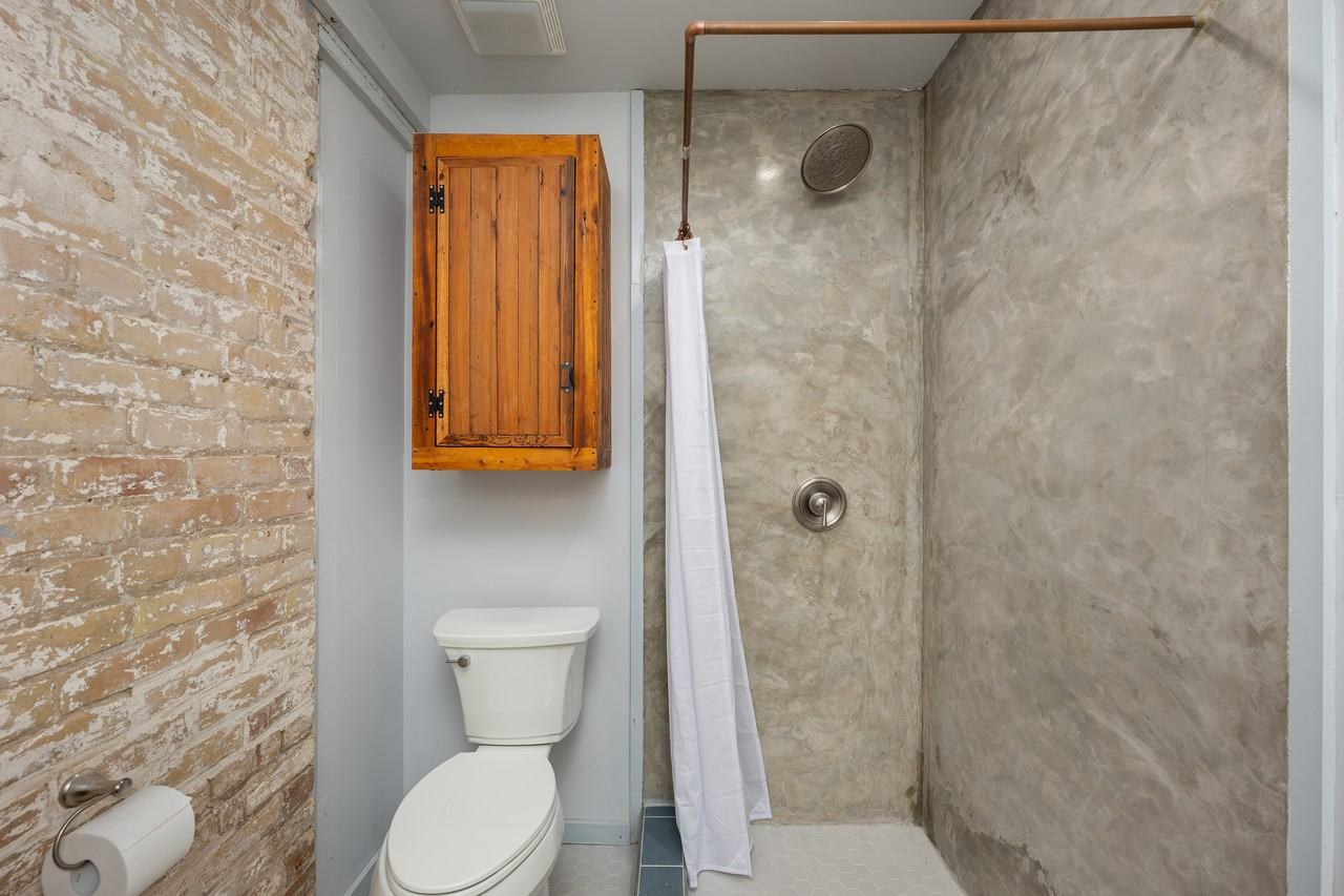 1500 E Madison St #1512 - Photo 7 of 11