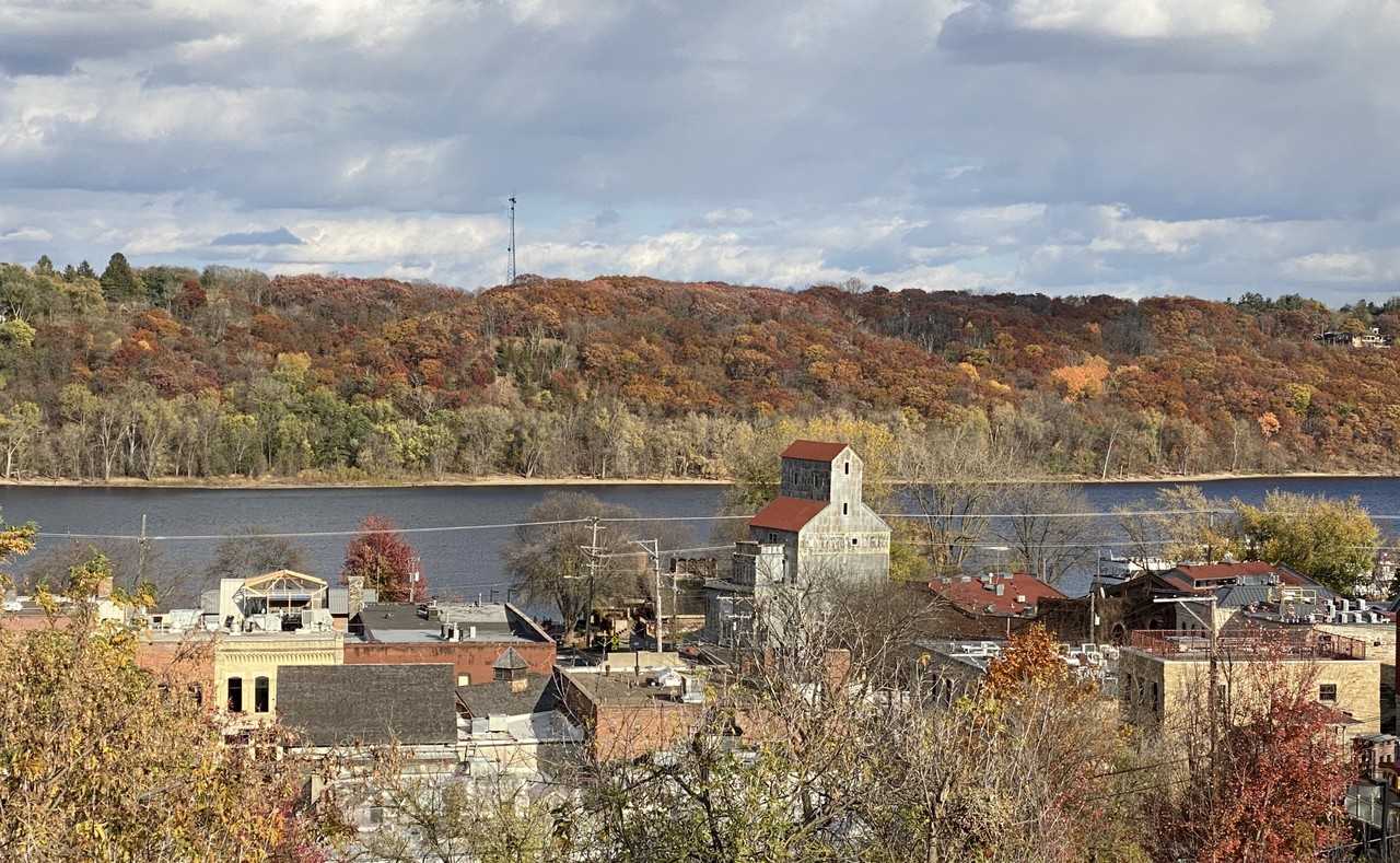 311 3rd St S - Photo 2 of 40