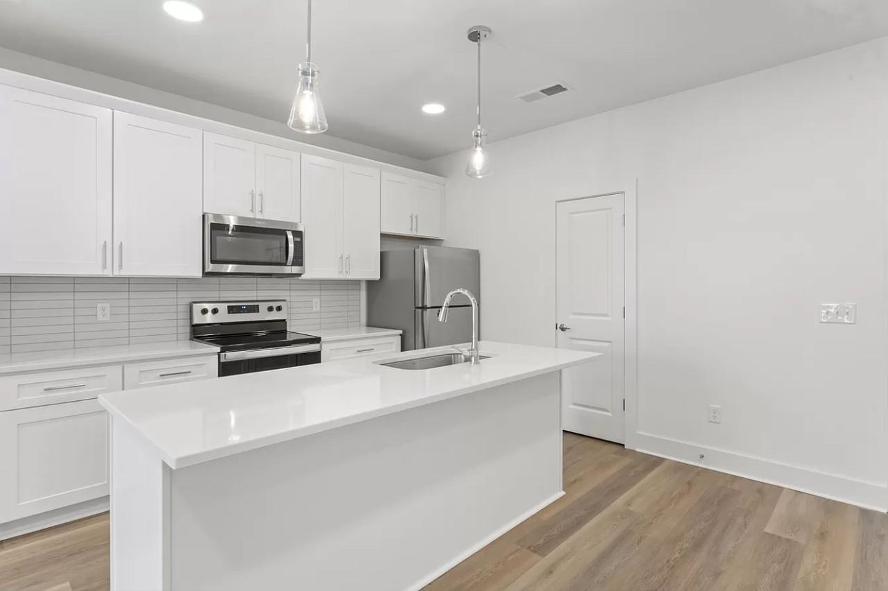 700 N Dupont Ave #509 - Photo 6 of 9