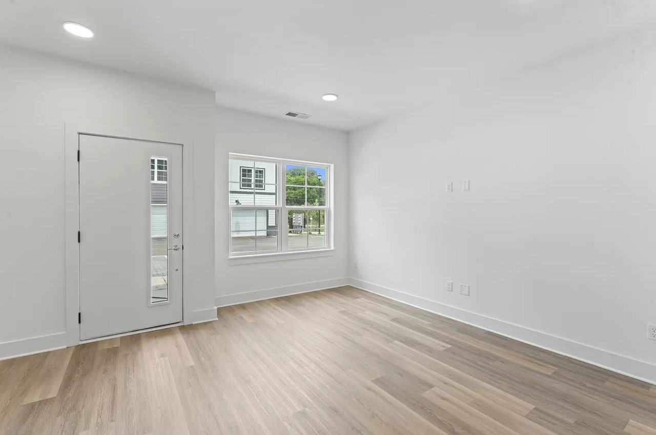 700 N Dupont Ave #509 - Photo 7 of 9