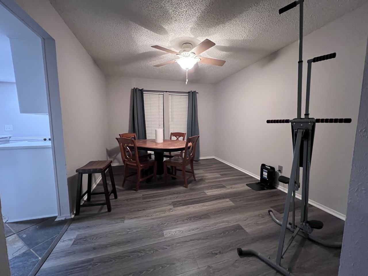 2729 Lawndale Dr - Photo 5 of 29