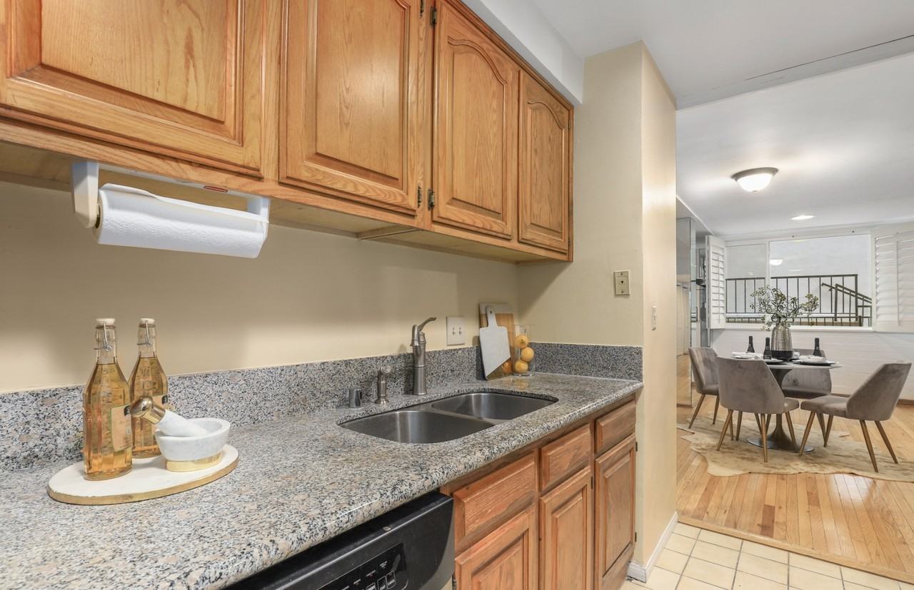 540 Kelton Ave #102 - Photo 7 of 18