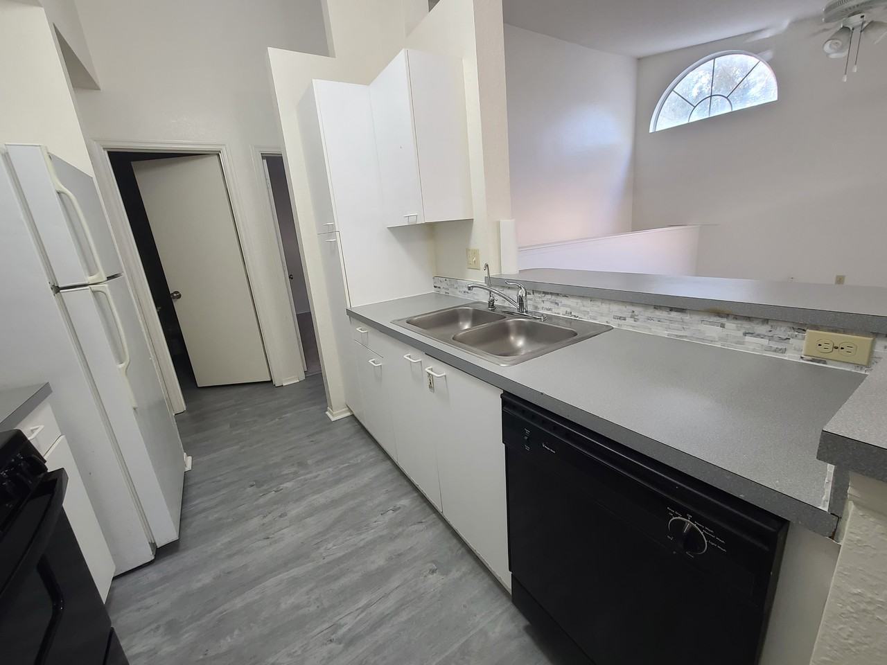 1613 Columbia Arms Cir #244 - Photo 6 of 11