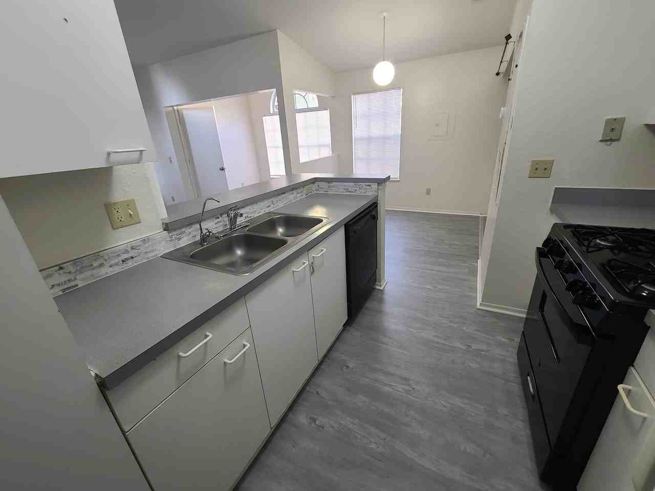 1613 Columbia Arms Cir #244 - Photo 7 of 11