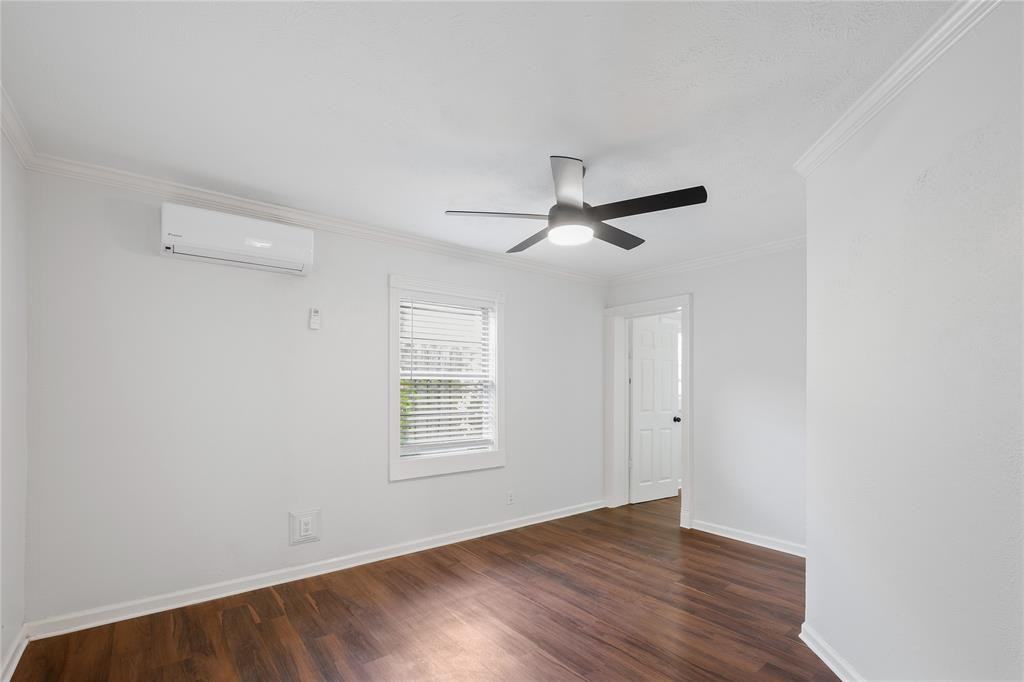 215 Caplin St #1 - Photo 3 of 7