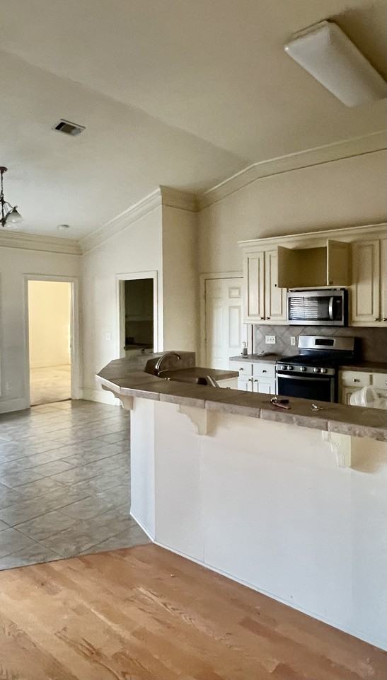 204 Calhoun Dr #NA - Photo 2 of 4