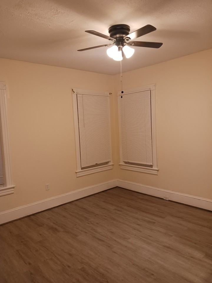 20 Saunders St #20 - Photo 3 of 21