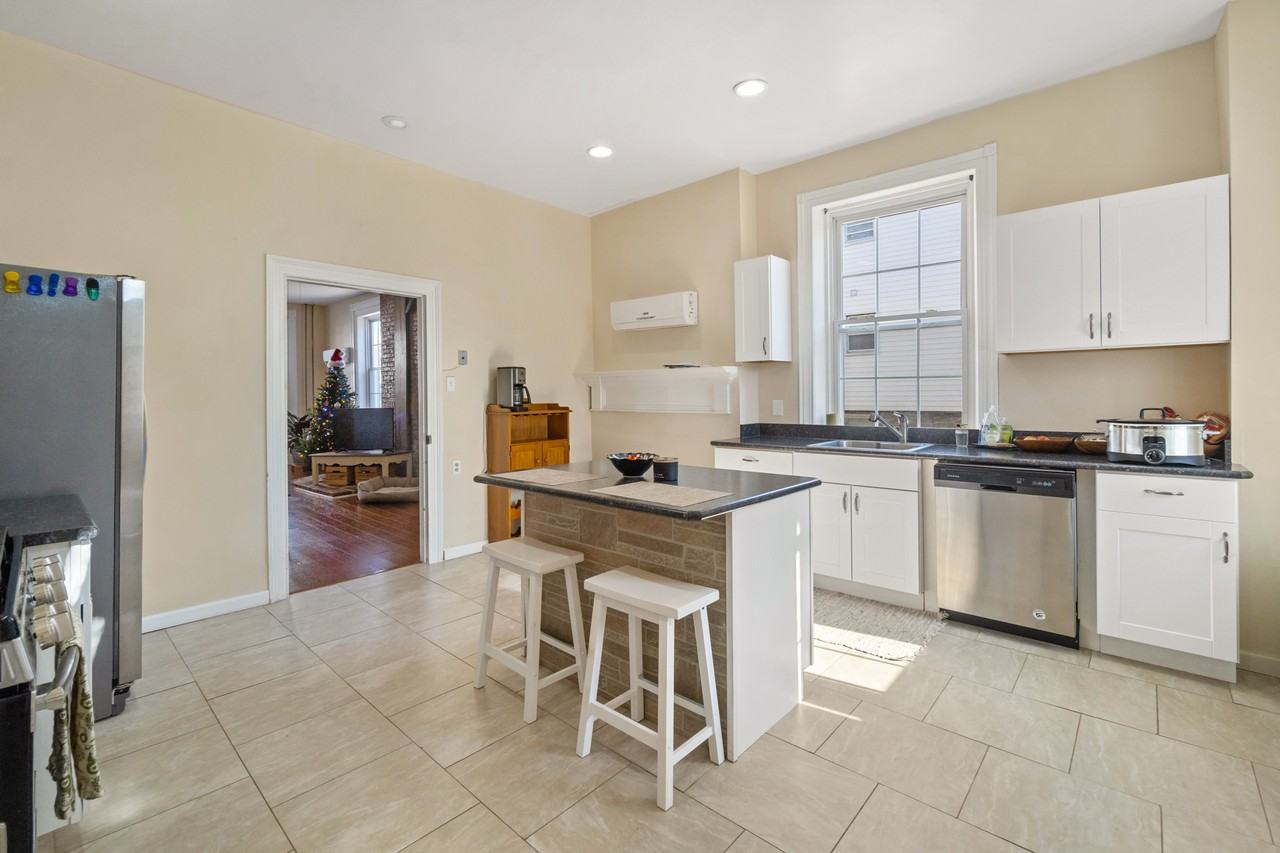 308 W Main St #M - Photo 5 of 27